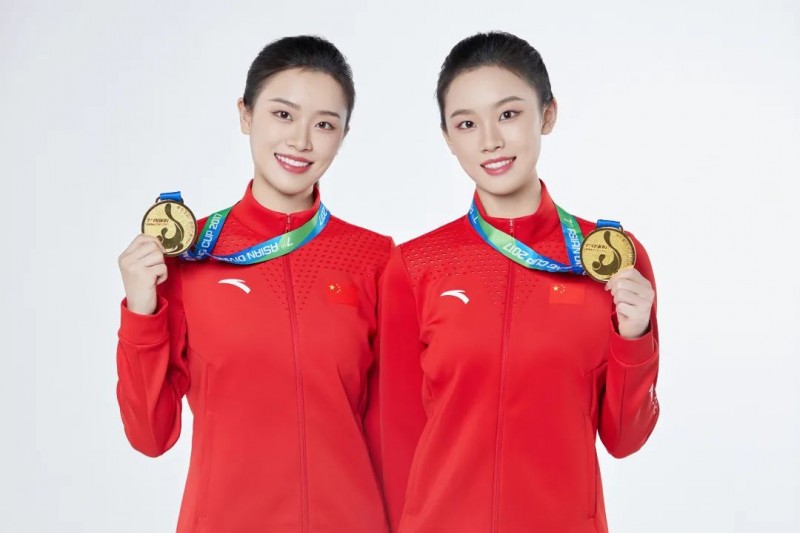 雙姝躍浪，椰香遠揚——宗師傅食品官宣簽約世界跳水冠軍夏冰清、夏玉潔為形象代言人